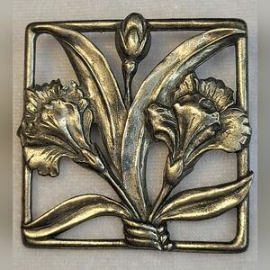 VTG 1987 SEAGULL PEWTER SILVERTONE FLOWER SCROLL SQUARE BROOCH MADE IN CANADA